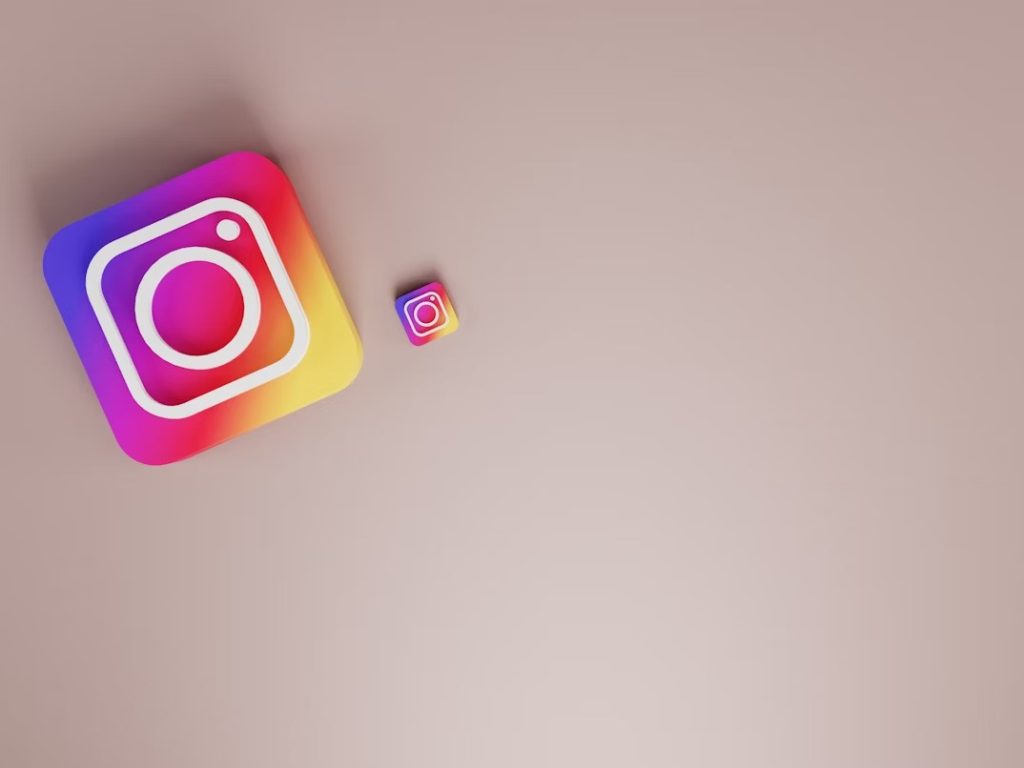 インスタストーリーズ広告の4つの種類